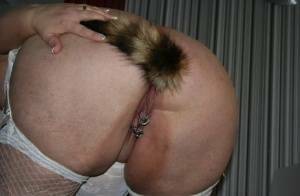 Fat UK woman Lexie Cummings shows her pierced cunt while sporting a butt plug - Britain on picsfans.net