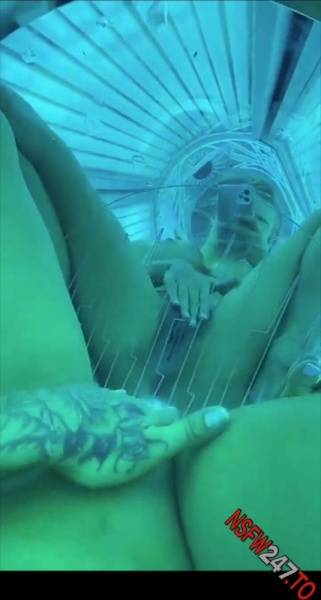 Dakota James Mirror on the bottom of the tanning bed !! Had to play with my pussy it was so hot snapchat premium 2020/10/24 porn videos on picsfans.net
