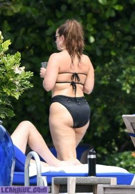  Ashley Graham Shows Huge Butt In Bikini on picsfans.net