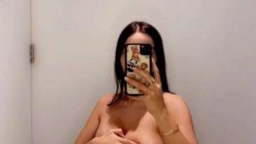 Sophie Mudd Topless Boob Shake Onlyfans Video  on picsfans.net