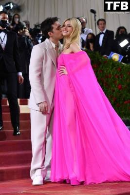 Nicola Peltz Looks Sexy in Pink at The 2022 Met Gala in NYC on picsfans.net