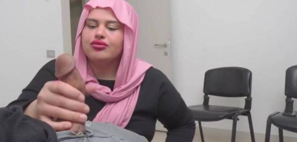 Married Hijab Woman caught me jerking off in Public waiting room. on picsfans.net